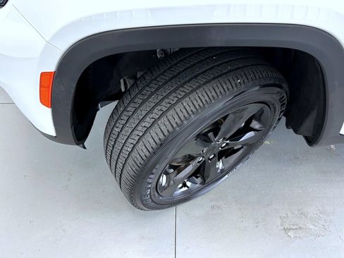 Used 2023 Jeep Grand Cherokee L Laredo AWD/4WD image 25