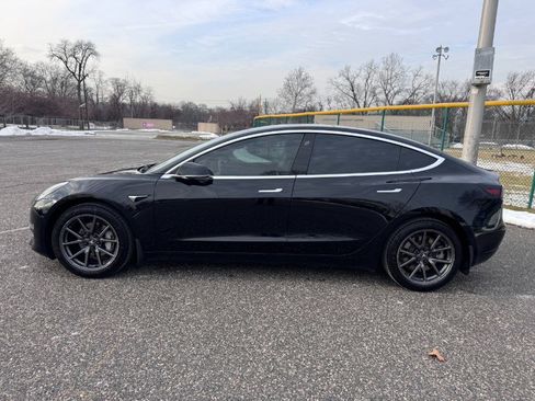 Used 2019 Tesla Model 3 Standard Range Plus image 4