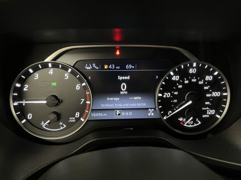 Used 2024 Nissan Titan SV image 17