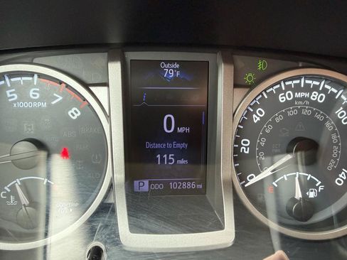 Used 2018 Toyota Tacoma SR5 RWD image 17