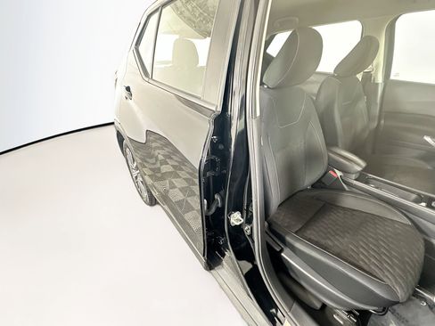 Used 2022 Nissan Kicks SV w/ Interior Electronics Package FWD image 28