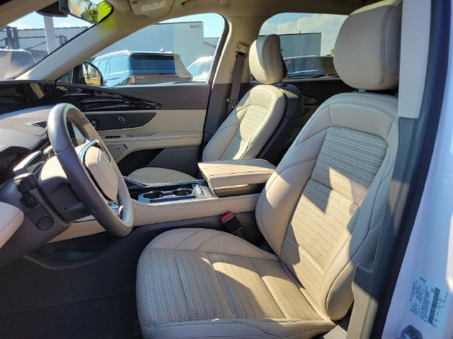 Used 2025 Lincoln Nautilus Reserve AWD/4WD image 5