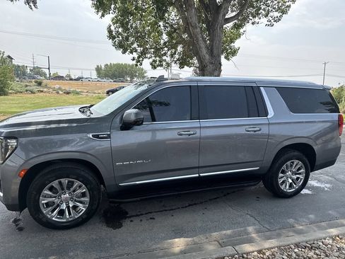 Used 2022 GMC Yukon XL Denali AWD/4WD image 6