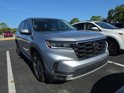 Used 2025 Honda Pilot EX-L image 2