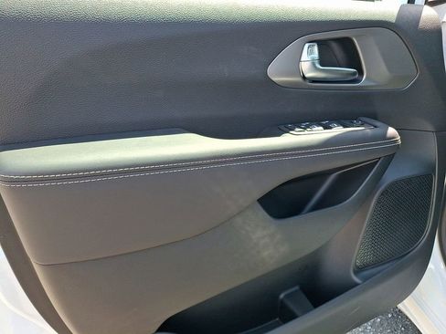 New 2026 Chrysler Voyager LX image 10