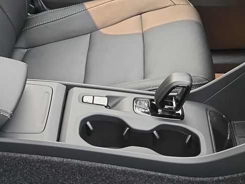 New 2026 Volvo XC40 B5 Core w/ Climate Package image 4