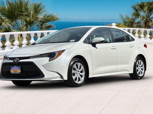 Used 2020 Toyota Corolla LE w/ Carpet Mat Package (TMS) image 8
