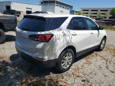 Used 2023 Chevrolet Equinox LS w/ LS Convenience Package image 4