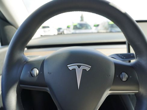 Used 2022 Tesla Model Y Performance image 25