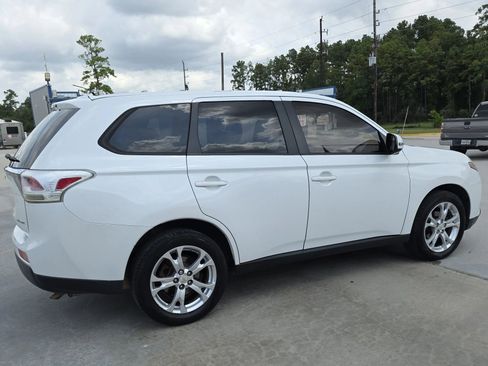 Used 2014 Mitsubishi Outlander SE image 18