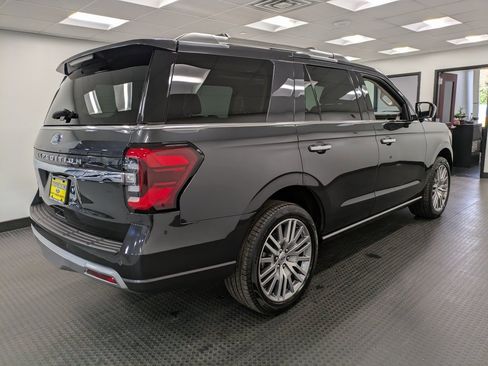 Used 2023 Ford Expedition Limited image 4