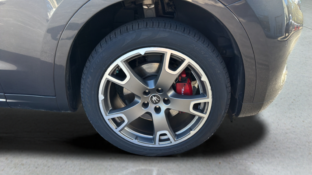 Certified 2023 Maserati Levante GT AWD/4WD image 13