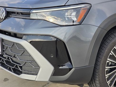 New 2025 Volkswagen Taos SE image 6