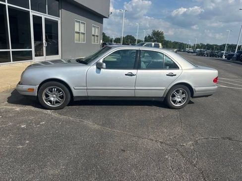 Used 1999 Mercedes-Benz E 320 4MATIC Sedan image 3