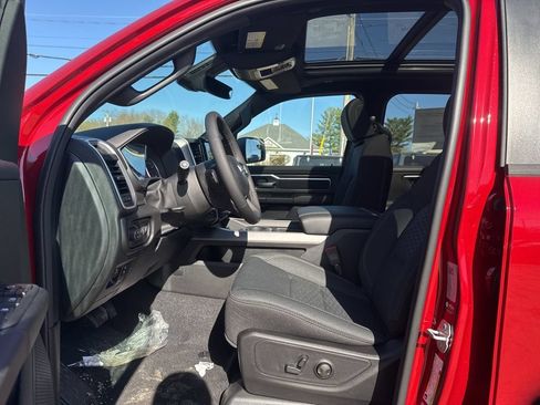 New 2026 RAM 1500 4x4 Crew Cab image 19