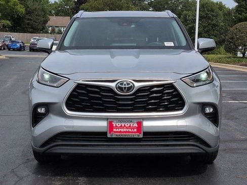 Used 2021 Toyota Highlander XLE AWD/4WD image 4
