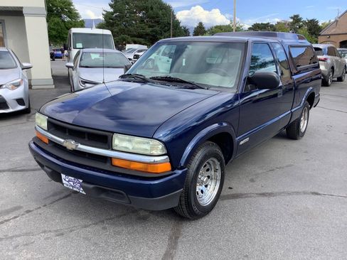 Used 2002 Chevrolet S10 Pickup 2WD Extended Cab w/ Preferred Equipment Group image 19