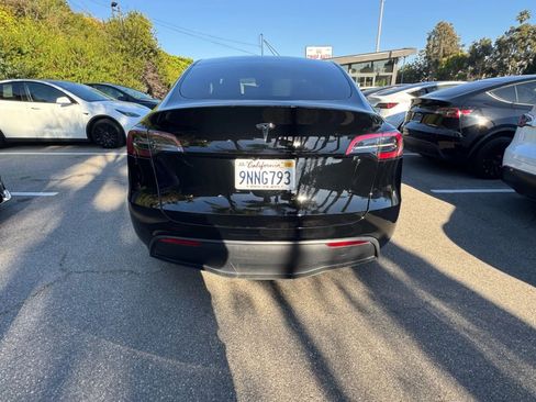 Used 2024 Tesla Model Y Long Range RWD image 12