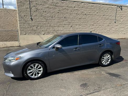 Used 2013 Lexus ES 300h w/ Premium Pkg FWD image 8
