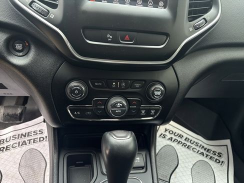 Used 2020 Jeep Cherokee Latitude Plus w/ Cold Weather Group image 19