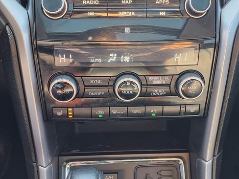 Used 2022 Subaru Ascent Limited w/ Technology Package image 13