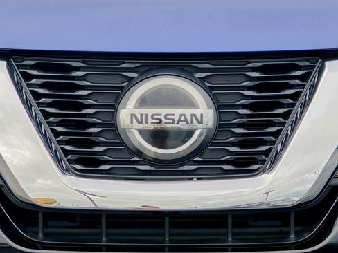 Used 2018 Nissan Rogue SL w/ Premium Package image 3