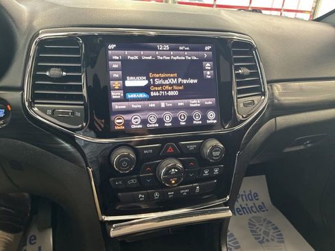 Used 2020 Jeep Grand Cherokee Altitude AWD/4WD image 33