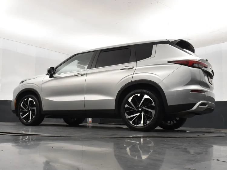 Used 2024 Mitsubishi Outlander FWD image 12