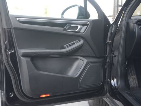 Certified 2019 Porsche Macan AWD/4WD image 13