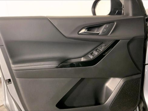 Used 2025 Chevrolet Equinox LT image 24