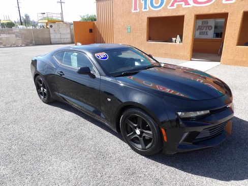 Used 2017 Chevrolet Camaro LT RWD image 2