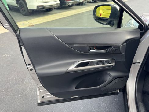 Used 2021 Toyota Venza XLE image 14