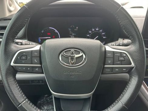 Used 2022 Toyota Sienna XLE w/ XLE Plus Package image 28