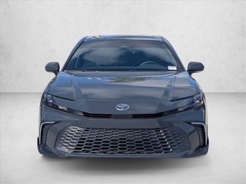 Used 2025 Toyota Camry SE FWD image 2
