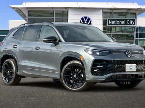 New 2026 Volkswagen Tiguan SE R-Line FWD image 2