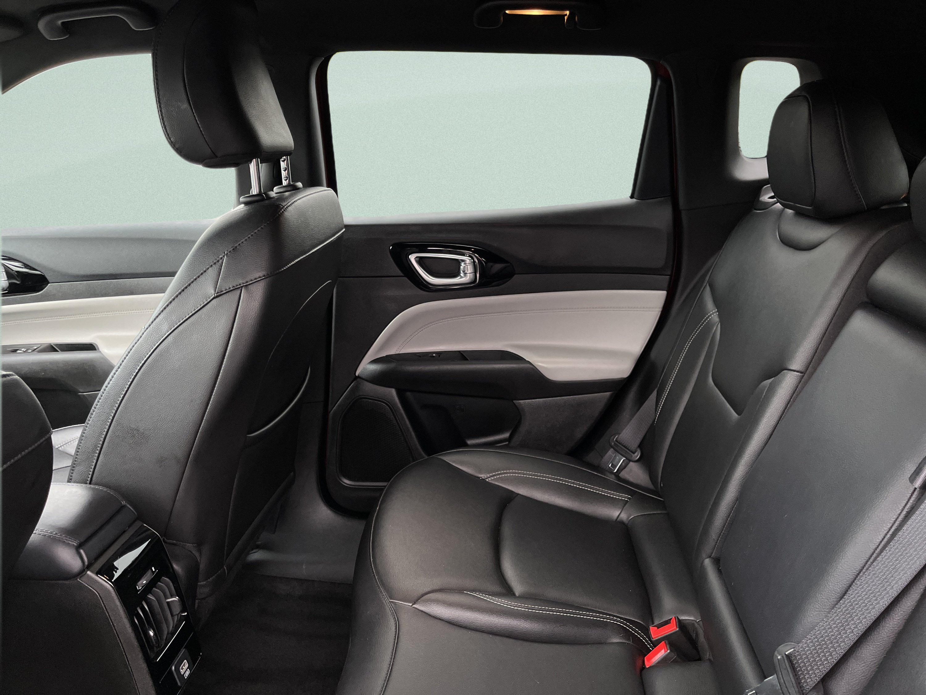 Used 2025 Jeep Compass Limited AWD/4WD image 21