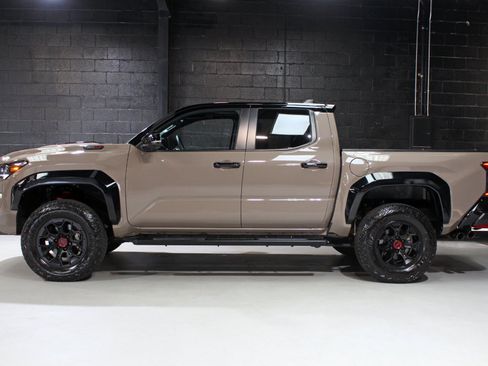 Used 2025 Toyota Tacoma Limited AWD/4WD image 3