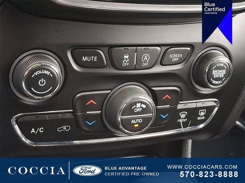 Used 2019 Jeep Cherokee Limited image 16