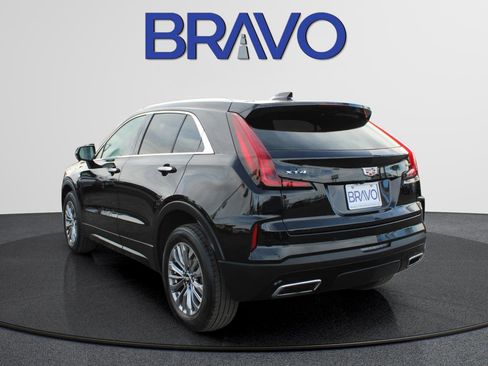Used 2025 Cadillac XT4 Premium Luxury image 8
