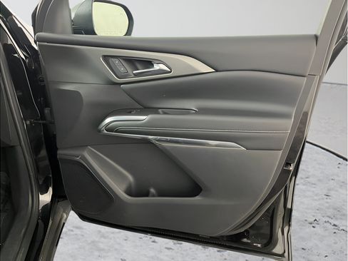 Used 2024 Chevrolet Traverse LT AWD/4WD image 16