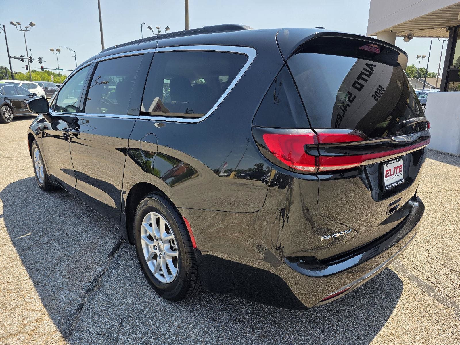 Used 2022 Chrysler Pacifica Touring-L FWD image 7