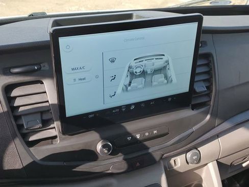 Used 2022 Ford E-Transit Medium Roof image 9