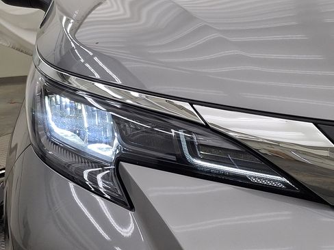 Used 2026 Toyota Sienna XLE FWD image 23