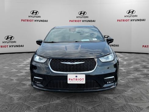 Used 2025 Chrysler Pacifica Select FWD image 8