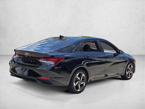 Used 2023 Hyundai Elantra SEL w/ Convenience Package FWD image 5
