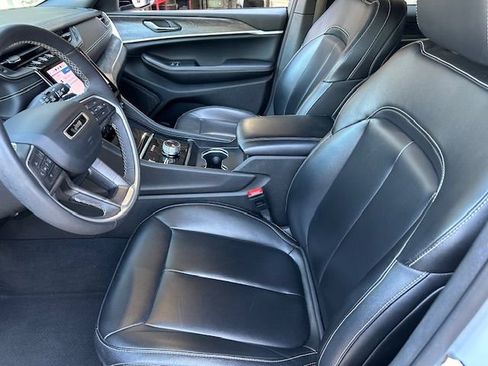 Used 2024 Jeep Grand Cherokee Limited image 14