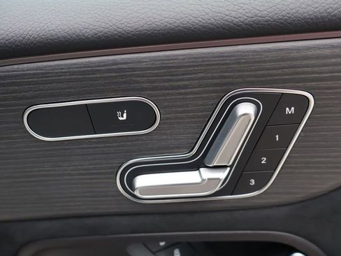 Used 2023 Mercedes-Benz GLB 250 image 37