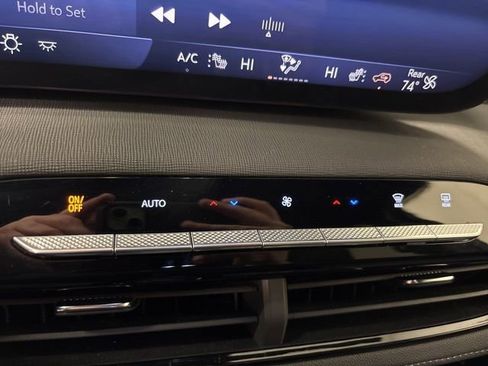 Used 2025 Buick Enclave Preferred image 23