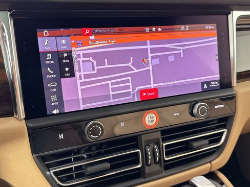Certified 2026 Porsche Macan AWD/4WD image 24