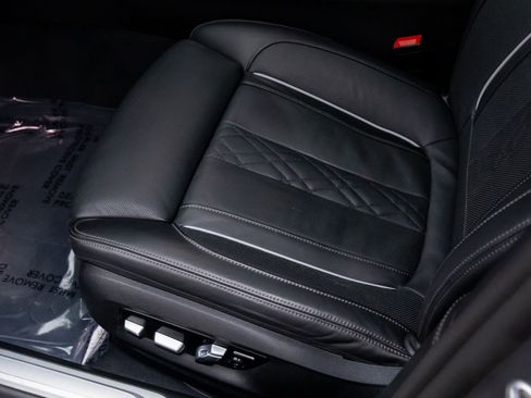 Certified 2022 BMW 750i xDrive w/ Executive Package image 16